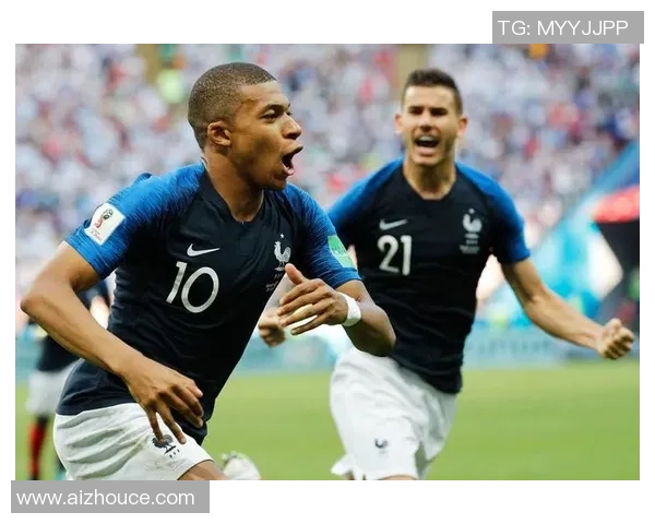 足球明星背后的大牌粉丝群体揭秘与他们的独特魅力分析 足球明星背后的大牌粉丝群体揭秘与他们的独特魅力分析